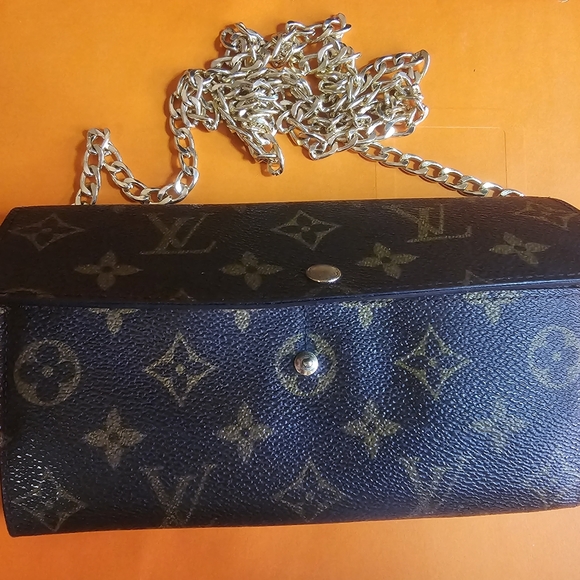 Louis Vuitton VINTAGE Sarah Wallet monogram canvas snap close inside zip - Picture 9 of 15